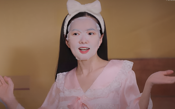 Bạn cùng phòng của Pu là đàn chị khóa trên, cũng là sinh viên đại học.