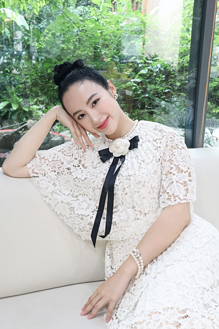 Hình ảnh mới được Angela Phương Trinh chia sẻ.