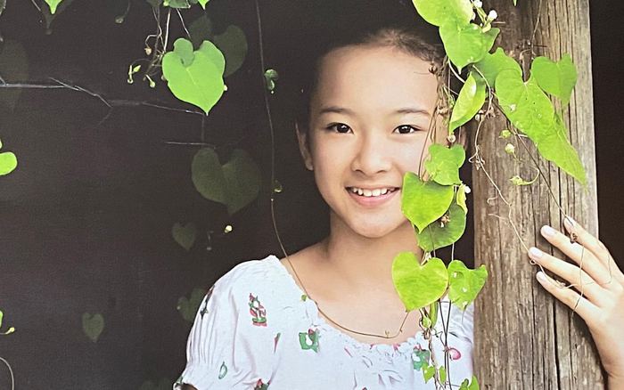 Angela Phương Trinh gây ấn tượng với vai Vy (lúc nhỏ) trong phim Mùi Ngò Gai.