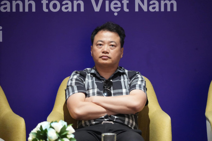 Nhiều người bày tỏ sự lo lắng cho chấn thương của ông xã Phương Oanh. 