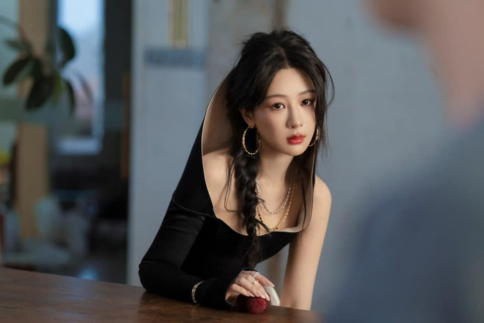 Dương Tử và Cúc Tịnh Y lần lượt đứng top 1 doanh thu bảng tạp chí nữ