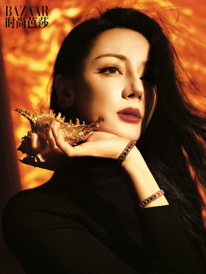 Bộ ảnh tạp chí được phong thần của Địch Lệ Nhiệt Ba