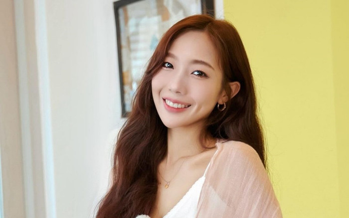 Yuna Vũ gây sốt với khoảnh khắc đội vương miện, phản ứng ra sao khi được nhắc về Mạnh Kiên? Ảnh 2