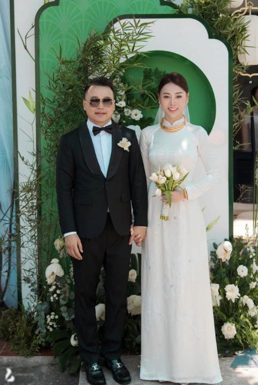 Phương Oanh và Shark Bình đã có hơn 1 năm về chung nhà. Hiện tại, cả hai đang tận hưởng cuộc sống hạnh phúc bên cạnh hai con Jimmy và Jenny. 