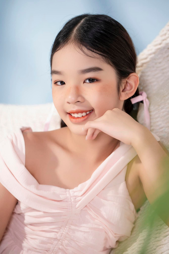 Con gái đầu lòng của Xuân Lan hiện tại là mẫu nhí đắt show trong làng giải trí.