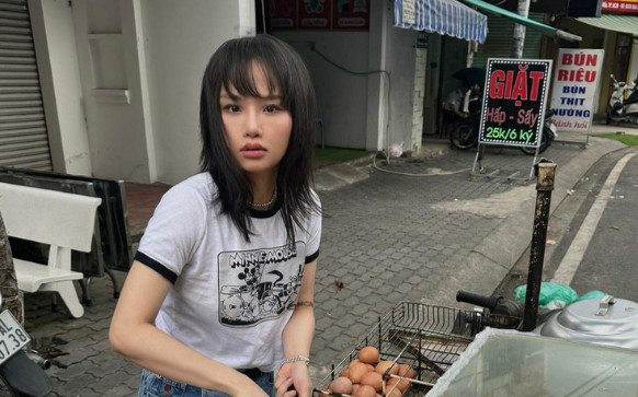 Miu Lê mưu sinh bằng việc bán đồ ăn vặt đường phố? Ảnh 2
