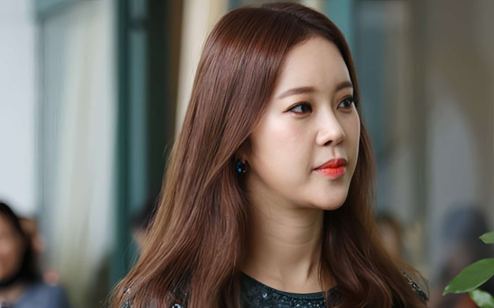 Nữ ca sĩ bị tung clip nóng phải trốn ra đảo, giờ cưới chồng điển trai kém 9 tuổi vẫn lận đận Ảnh 2