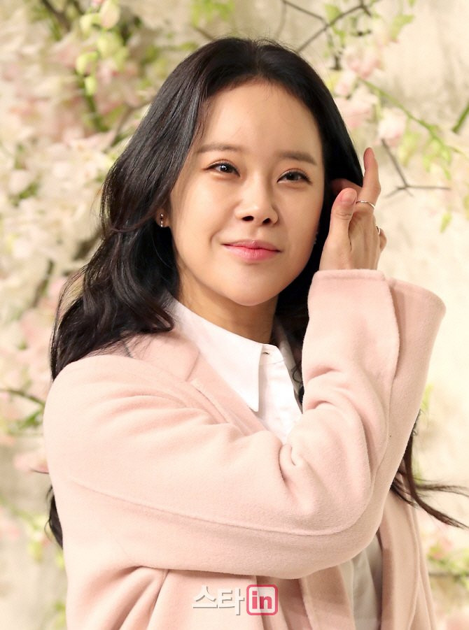 Baek Ji Young được mệnh danh là 'nữ hoàng nhạc phim', từng hát OST phim Iris, Hoàng Tử Gác Mái... 