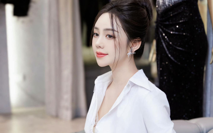 Xuất hiện cạnh 'ông xã', Quỳnh Kool khiến dân tình ná thở khi diện mốt khoe nội y mát mẻ Ảnh 2