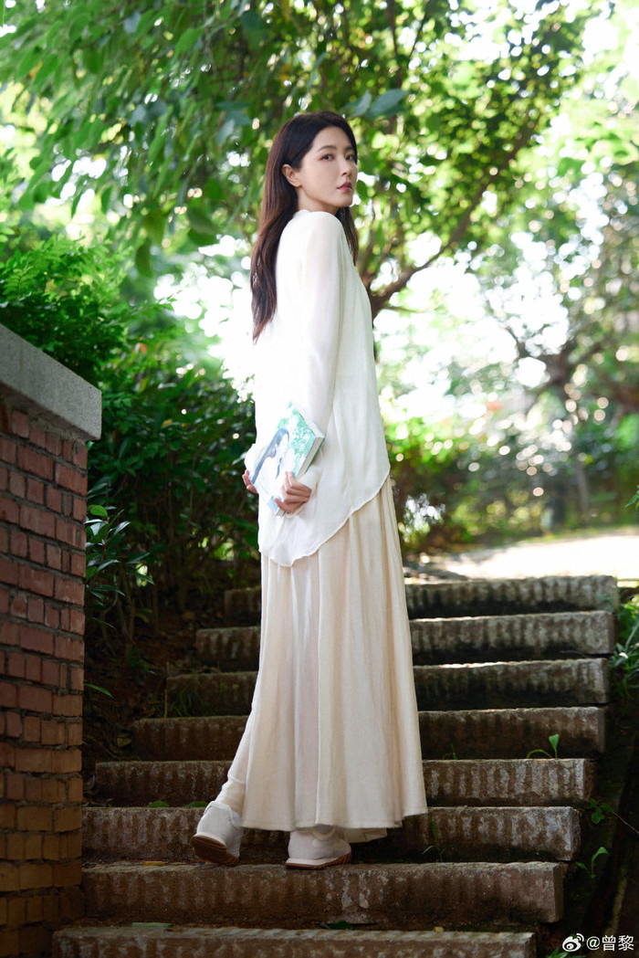 Nhan sắc Tăng Lê ở tuổi U50