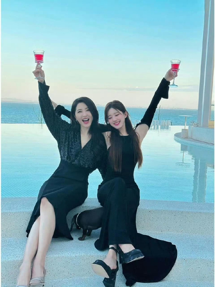 Tăng Lê và Triệu Lộ Tư thân thiết sau khi đóng mẹ con