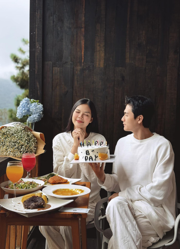Ngọc Trinh luôn được chồng 'cưng như trứng - hứng như hoa'. Ảnh FBNV