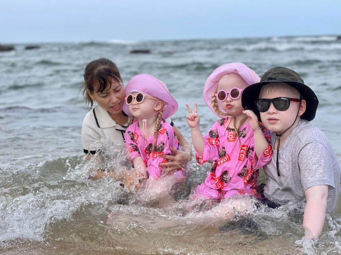 Chị Rồng và 3 con