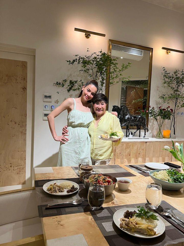 Vợ cũ Đàm Vĩnh Hưng được Hồ Ngọc Hà tiếp đón.