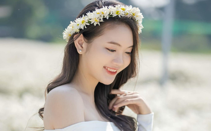 Nhan sắc 'tiên tỷ' của hoa hậu 20 tuổi tuyên bố cưới chồng đại gia U40 Ảnh 2