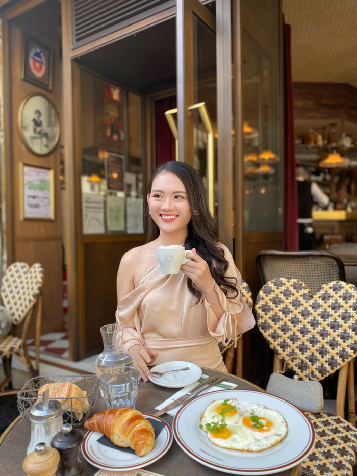 Hoa hậu Mai Anh vẫn tiếp tục theo đuổi học vấn dù đã lấy chồng. Ảnh FBNV