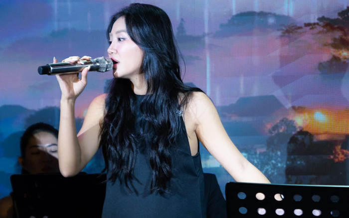 Khoảnh khắc đặc biệt trong đêm nhạc của Văn Mai Hương Ảnh 2