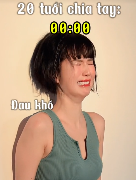 Nếu chia tay bạn trai ở tuổi 20, Ngọc Trinh sẽ đau khổ, bồn chồn hồi hộp chờ đợi tin nhắn của người thương. 