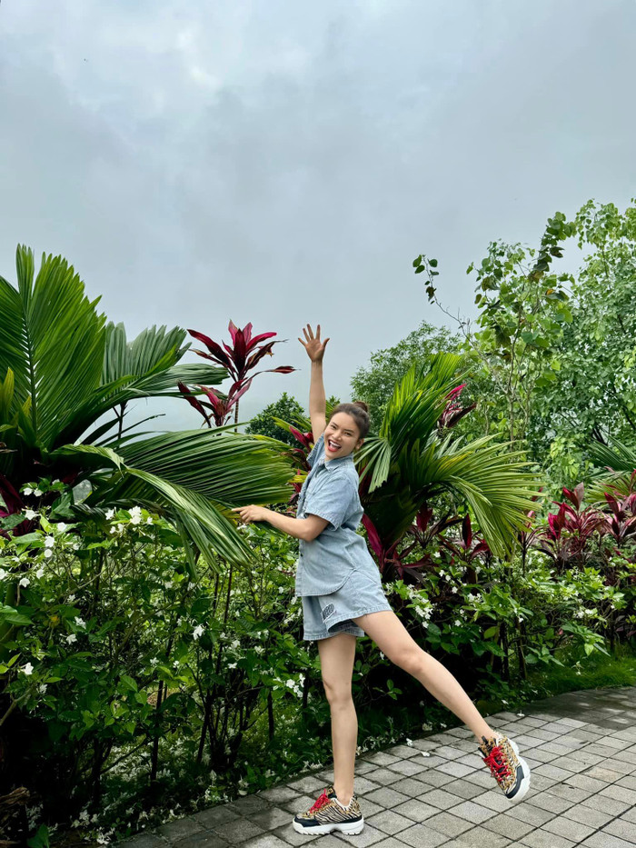 Nữ nghệ sĩ quê Nghệ An luôn vui tươi, tận hưởng cuộc sống độc thân.