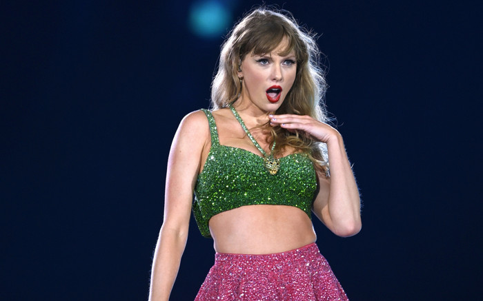 Taylor Swift di chuyển lên sân khấu The Eras Tour bằng cách nào? Ảnh 2