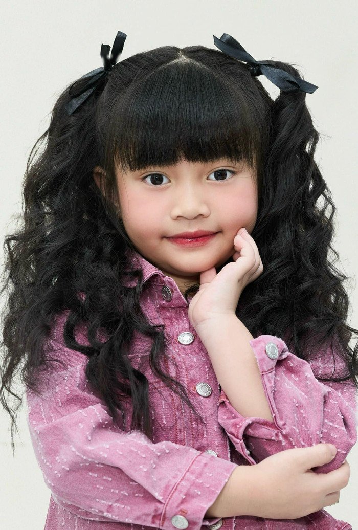 Cô bé còn được bố gọi là 'Miss Grand'.