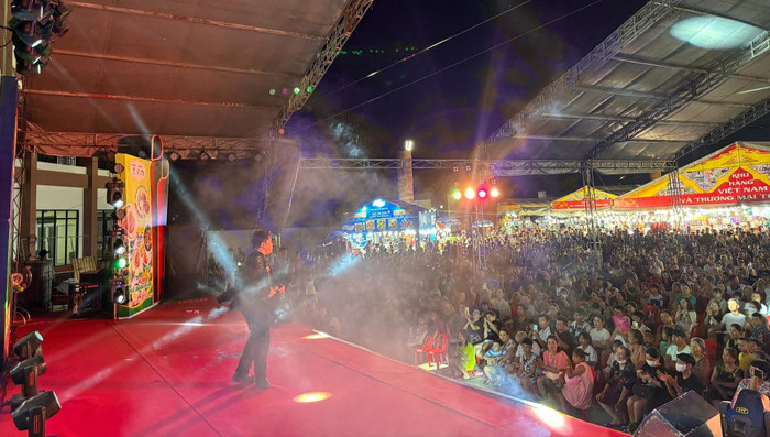 Nam ca sĩ từng nặng hơn 100kg đi hát hội chợ, ngoại hình hiện tại ra sao? Ảnh 4