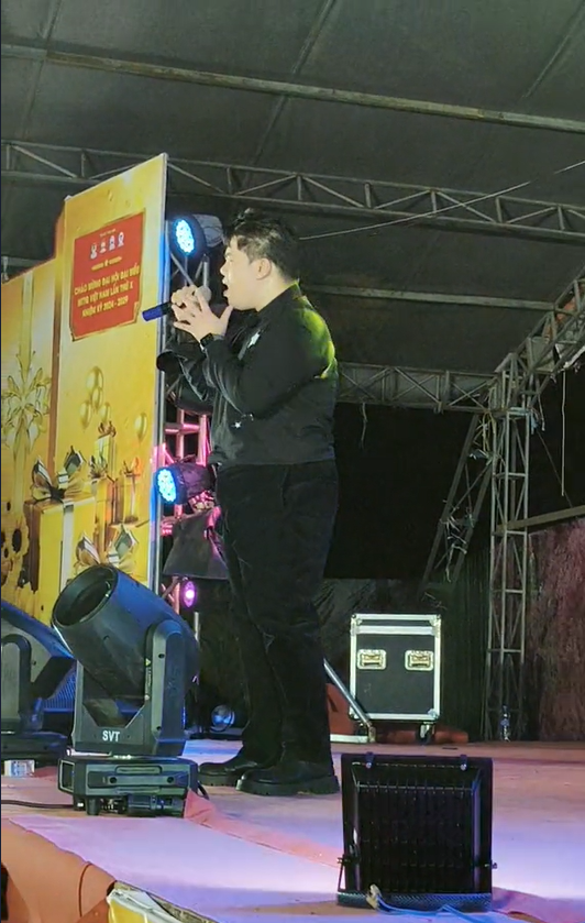 Nam ca sĩ từng nặng hơn 100kg đi hát hội chợ, ngoại hình hiện tại ra sao? Ảnh 1