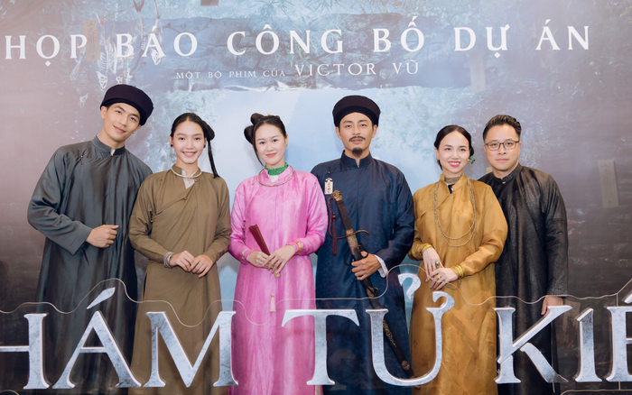 Từ trái sang: Quốc Anh, Minh Anh, Anh Phạm, Quốc Huy, Đinh Ngọc Diệp, Victor Vũ.