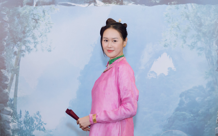 Vợ sắp cưới của Anh Đức - diễn viên Anh Phạm rạng rỡ tại sự kiện.