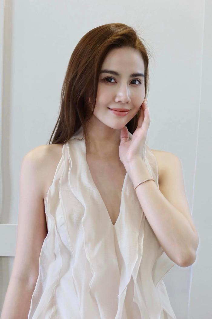 Huyền Lizzie lộ diện đẹp như thần tiên tỷ tỷ, danh tính soái ca ngồi chung xe gây chú ý Ảnh 3