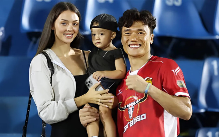 Vợ thủ môn Bùi Tiến Dũng ghi điểm với mẹ chồng Ảnh 2