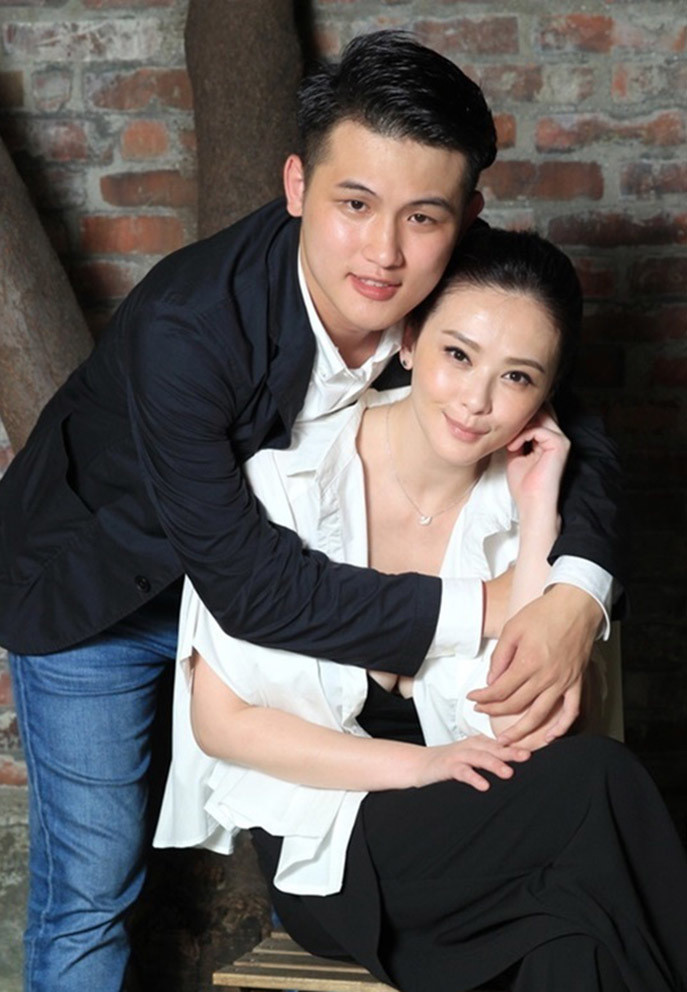 Chồng của nữ diễn viên từng làm tài xế, giờ chuyển qua làm ở một công ty tổ chức sự kiện. 