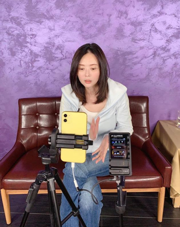 Tiêu Thục Thận được chẩn đoán có khối u ở tá tràng vào năm 2019. Cô sụt 10kg trong vài tháng. 