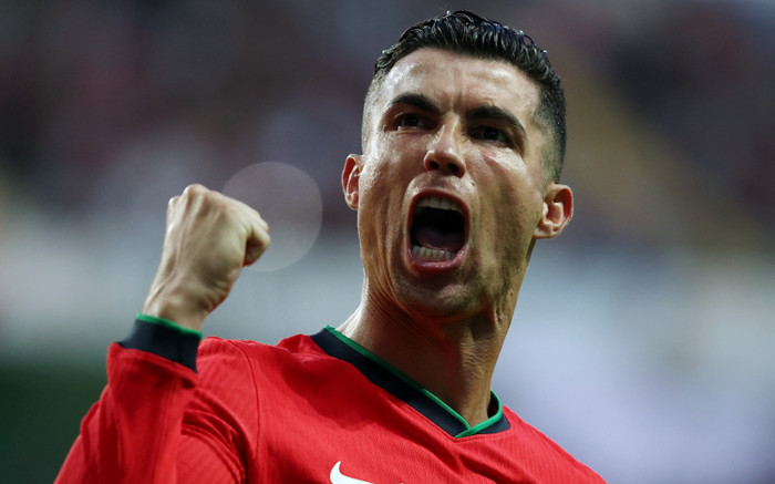 Ronaldo đạt nút kim cương Youtube, lập kỷ lục vô tiền khoáng hậu Ảnh 2