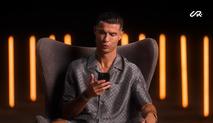Hơn 11 giờ lập kênh Youtube, siêu sao Ronaldo đã xác lập kỷ lục khi đạt nút kim cương.