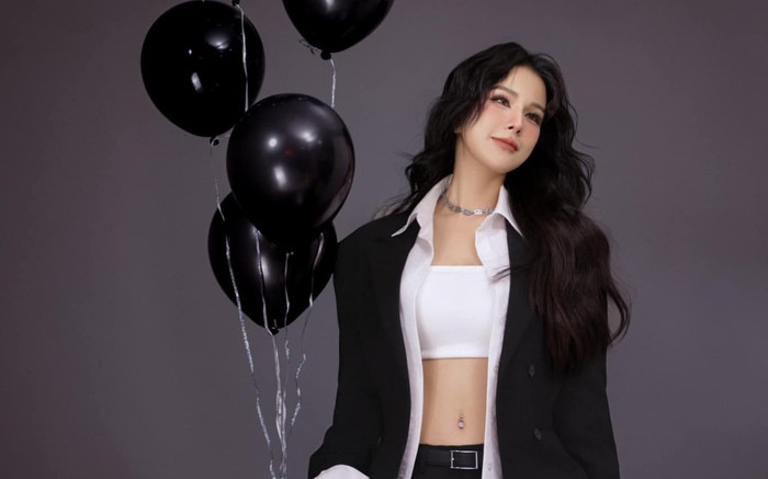 Diệp Lâm Anh mặc như nữ tổng tài trong ngày đặc biệt Ảnh 2