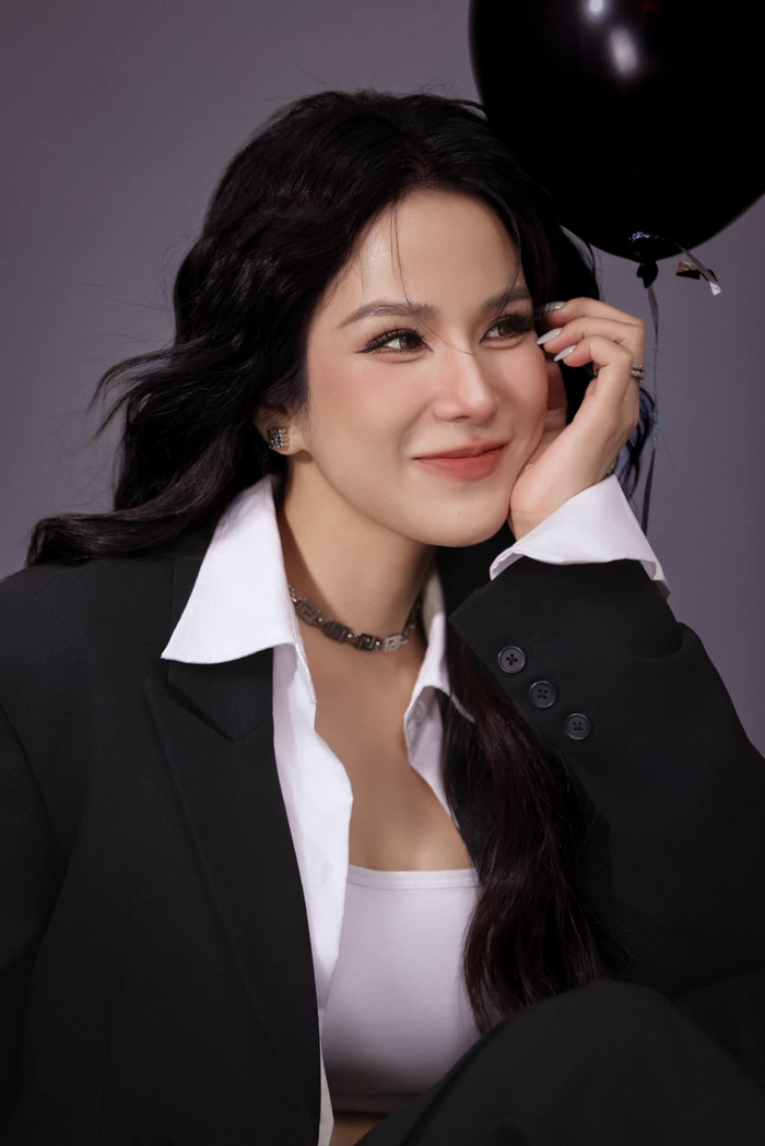 Đông đảo khán giả gửi lời chúc mừng sinh nhật đến Diệp Lâm Anh.