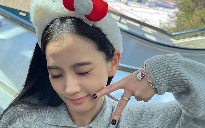 Labubu chưa hạ nhiệt, thời trang chuẩn bị đón xu hướng Hello Kitty Ảnh 2