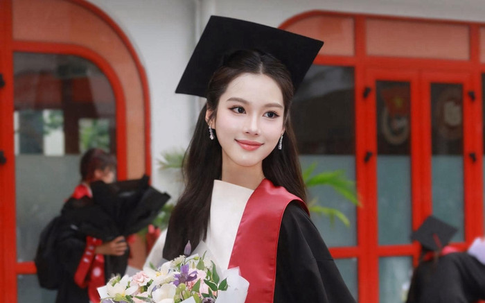 Nữ sinh đẹp như thần tiên tỷ tỷ trong lễ tốt nghiệp, dân tình rần rần truy tìm 'info' Ảnh 2