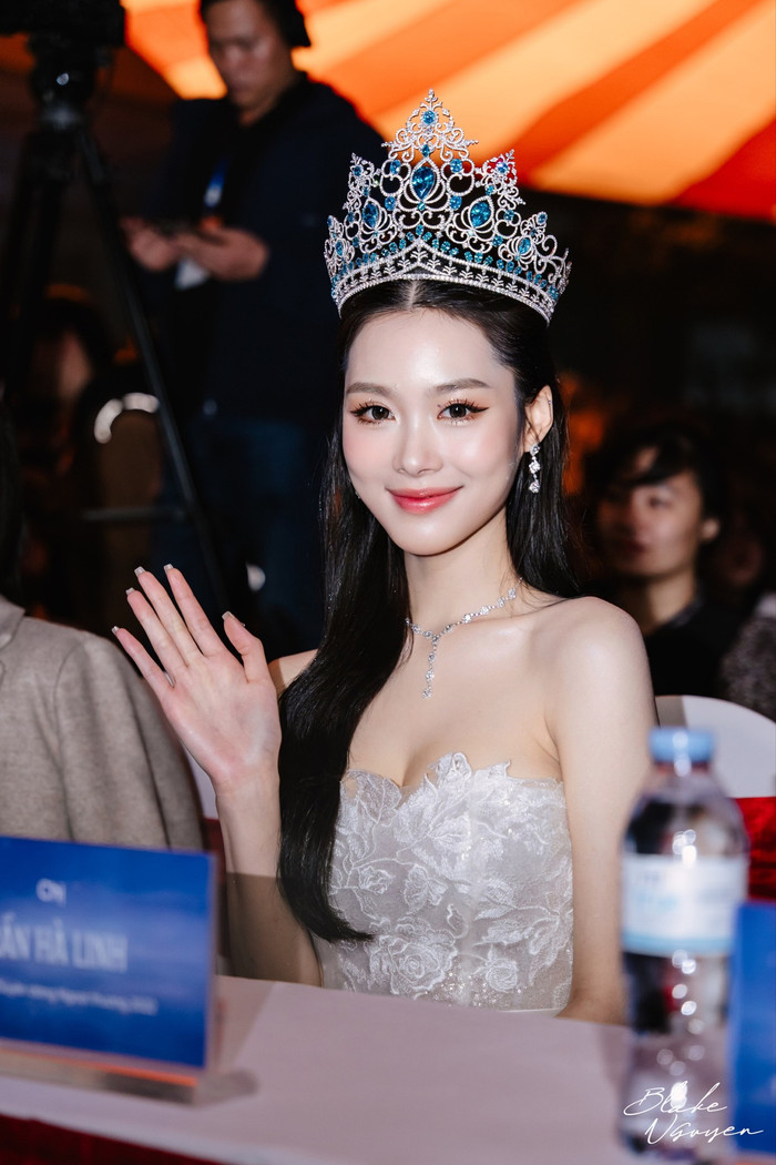 Hà Linh từng đạt danh hiệu Hoa khôi Duyên Dáng Ngoại thương năm 2022.