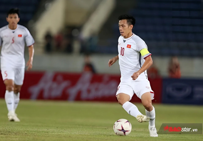 HLV Park Hang Seo từng tin dùng vào trao băng đội trưởng cho Văn Quyết.