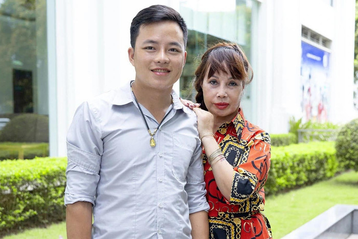 Tin đồn rạn nứt của vợ chồng cô dâu Thu Sao rộ lên trên mạng xã hội.