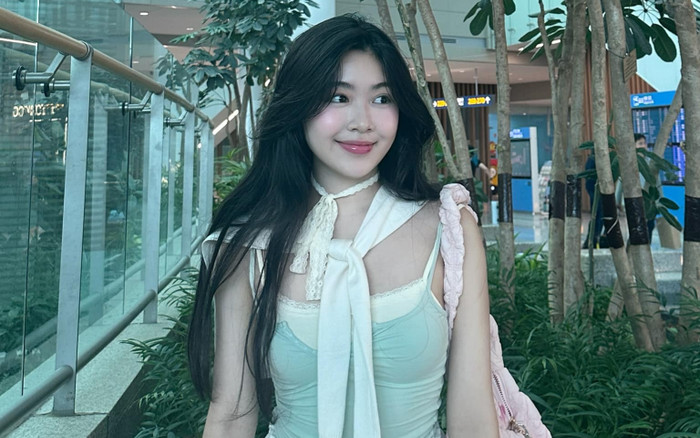 Con gái Quyền Linh diện váy ngắn, khoe vẻ đẹp gợi cảm ở sân bay Hàn Quốc Ảnh 2