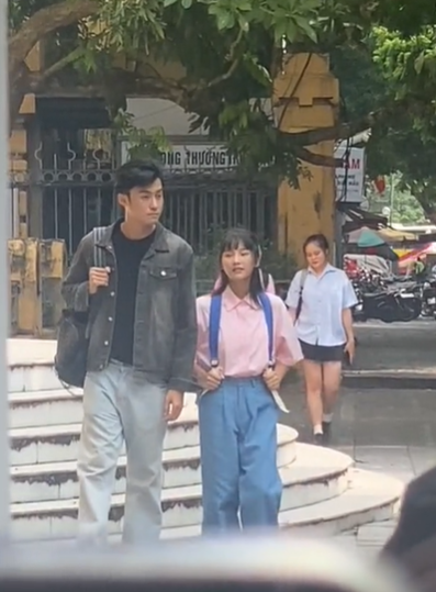 Hình ảnh của cặp đôi Pu - Thái được dân mạng truyền tay nhau những ngày qua.&nbsp;