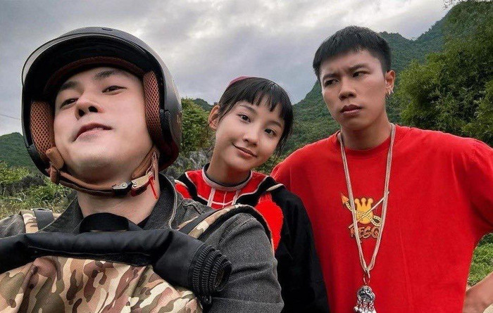 Đi giữa trời rực rỡ: Lộ cảnh quay tình tứ đầu tiên giữa Pu và tình mới, phản ứng của Chải gây tò mò Ảnh 3