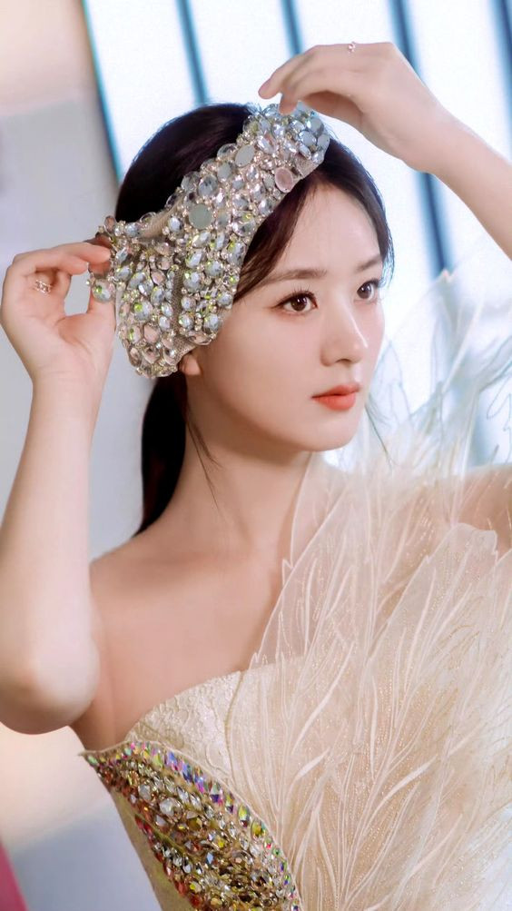 Top 3 sao nữ được săn đón nhất 2024: Triệu Lệ Dĩnh đã sớm hết thời, Bạch Lộc - Triệu Lộ Tư đắt show? Ảnh 1