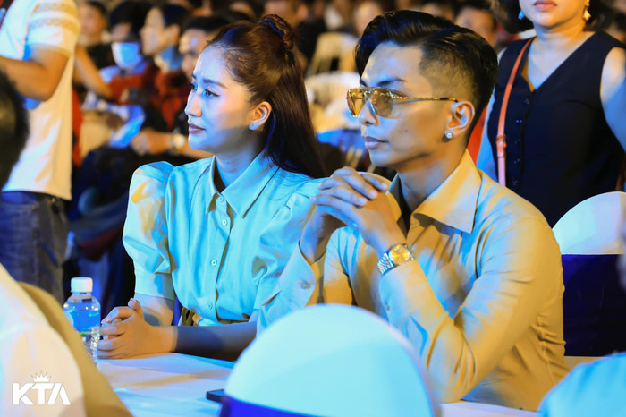 Khánh Thi - Phan Hiển nghiêm túc trong một sự kiện. Ảnh: FBNV