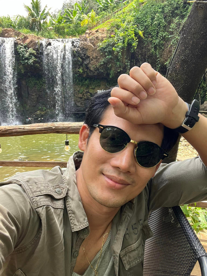 Nam diễn viên quê Trà Vinh đang độc thân, không áp lực chuyện kết hôn.