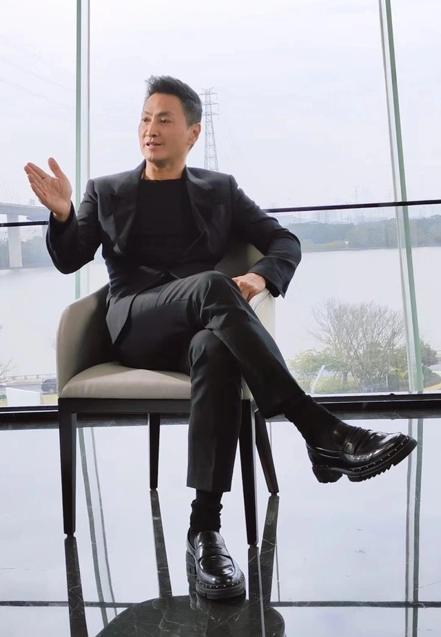 Nam diễn viên giờ đã giải nghệ, chuyển qua kinh doanh và sở hữu khối tài sản khoảng 17 triệu USD (tương đương hơn 400 tỷ).