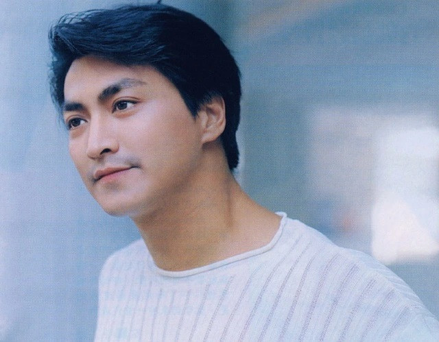 Thời trẻ, nam diễn viên từng làm nhiều công việc tay chân để mưu sinh trước khi đóng phim và trở nên nổi tiếng. 